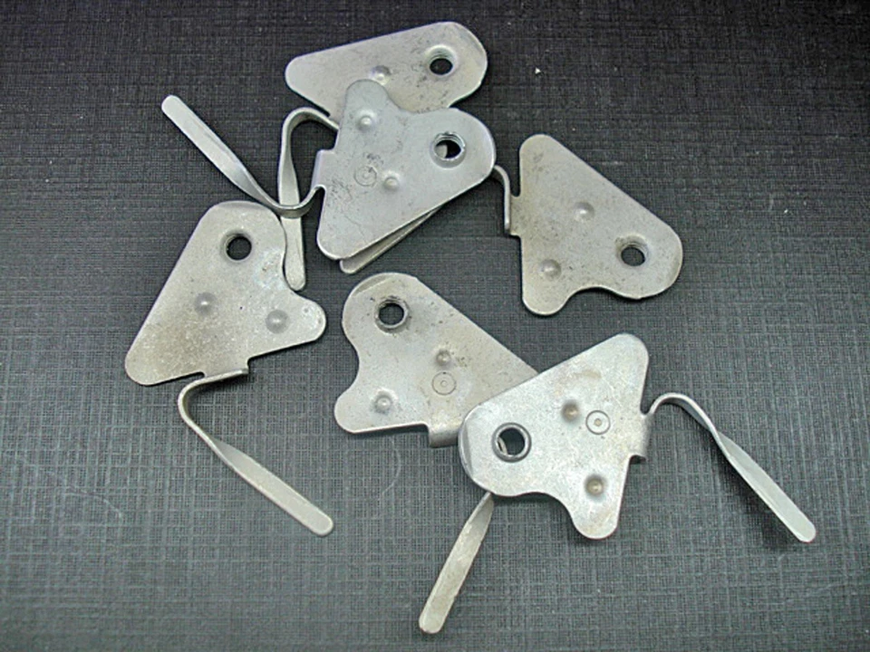 6 piezas Nuevo de Lote Antiguo Guardabarros Puerta Cuarto Panel Clips 1957 1958 Ford Fairlane Ranchero Foto 1 de 1