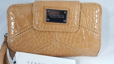 Kenneth Cole Reaction Mujer Damas PDA TAB Muñequera Billetera Vachetta Beige Nuevo con Etiquetas Foto 1 de 4
