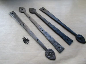 Par de CABEZA DE LANZA rústico vintage gótico hierro tudor maniquí falso frentes bisagra - Imagen 1 de 5