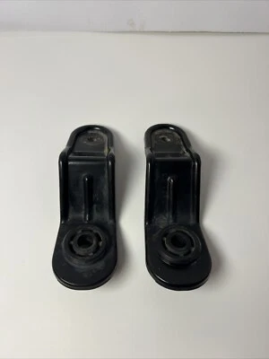 Soportes de radiador superiores Saturn Vue 2008-2010 GM # 95192578 OEM Foto 1 de 2