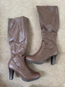 Botas elegantes Avon's Cushion Walk de cuero sintético marrón tostado con cremallera talla 8 nuevas con etiquetas - Imagen 1 de 5