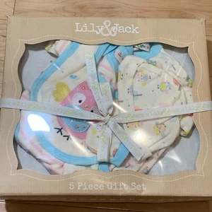 Lily & Jack 5 Piece Gift Set Baby/Toddler Clothes Bibs Mitts Hat Vest Sleepsuit - Picture 1 of 4