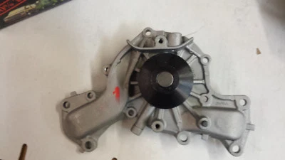 MITSUBISHI DIAMANTE WATER PUMP 1992-1995 6G72 - Image 1 of 2