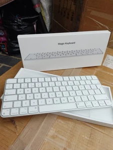Apple Magic Keyboard A2450 British English - Zdjęcie 1 z 6