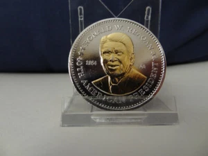 Vintage 1984 President Ronald.Reagan Gold Tint Embossed Double Eagle Lucky Coin - Picture 1 of 6