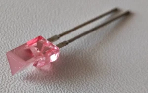 20x LED ROSA TRIANGOLARI, LATO 5MM., "FLAT FRONT", NUOVI (NOS) - Foto 1 di 3