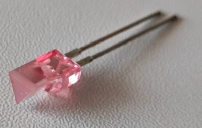 20x LED ROSA TRIANGOLARI, LATO 5MM., "FLAT FRONT", NUOVI (NOS) - Immagine 1 di 3