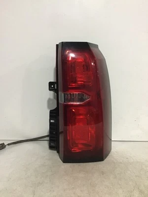 2015 - 2020 CHEVROLET TAHOE SUBURBAN RH PASSENGER TAIL LIGHT OEM B105R 17420 - Изображение 1 из 4