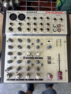 MEZCLADOR COMPACTO PHONIC AM240 2 MICRÓFONOS/LÍNEA 4-ST CON CABLE DE ALIMENTACIÓN Foto 1 de 4