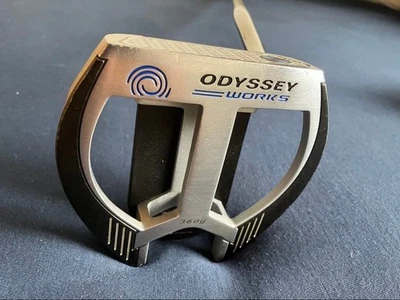 Odyssey Works Versa 2-Ball Fang Putter 33" Right-Handed w/ Le Coq Cover - Image 1 of 4