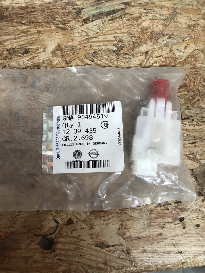 NEW ACDELCO 90494519 GM ORIGINAL CRUISE CONTROL RELEASE SWITCH FOR 97-01 CATERA - Image 1 of 1