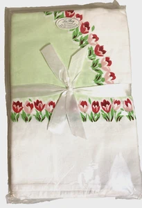 NEW LuRay Tablecloth 54 x 54 ~ Green Tulip Parade New All Cotton - Picture 1 of 7