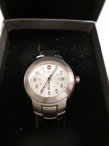 Victorinox Original Ejército Suizo Reloj Pulsera Maverick Hombre Plateado Nuevo 20677 - Imagen 1 de 3