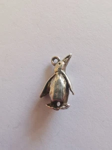 Sterling Silver Cute Penguin Charm R9L - Picture 1 of 3