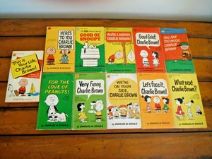 Lot of 9  Vintage Peanuts Charlie Brown Snoopy Paperback Books by Charles Schulz - Picture 1 of 4