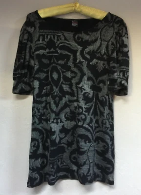 Blusa elástica Yansi Fugel para mujer mediana negra damasco terciopelo manga abullonada Foto 1 de 4