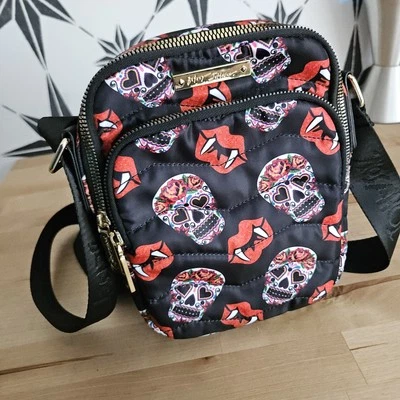 Bolso Bandolera Acolchado Betsey Johnson Calavera Labios Colmillos Día de Muertos  Foto 1 de 4