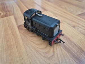 OO GAUGE TRIANG HORNBY R253 DOCK AUTORIDAD SHUNTER 0-4-0 NEGRO DIÉSEL LOCO - Imagen 1 de 7
