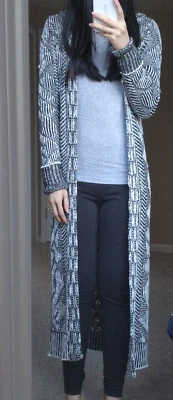 Nuevo con etiquetas Cárdigan Plumero Largo Xhilaration Blanco Negro Tejido Manga Larga Frente Abierto XS Foto 1 de 4