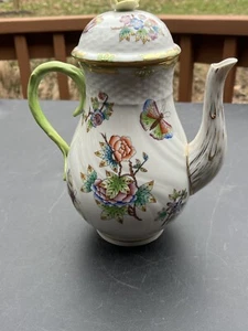 VINTAGE HEREND HUNGARY #1611 COFFEE POT 1915-1930 ROSE FINIAL BUTTERFLY FLORAL - Picture 1 of 11
