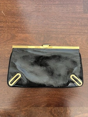 Bolso de mano Brian Atwood Daphne en charol negro Foto 1 de 4