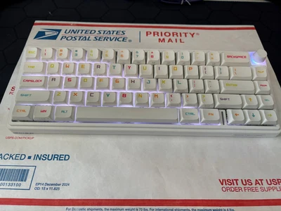 BRANCO - Teclado Mecânico DUSTSILVER D66 – Teclas Originais Incluídas - Modo Tri - Imagem 1 de 4