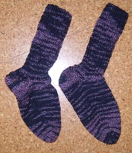 Socken handgestrickt mit Regia Wolle Größe 28 / 29 jetset rosa anthrazit meliert - Bild 1 von 1