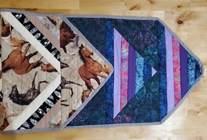 NEU Wende Handarbeit Pferd & Garten Tischläufer von Jeanie's Designs - Bild 1 von 3