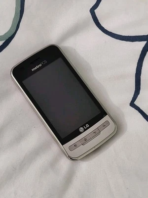 LG Optimus M (MS690 MetroPCS) - NON-WORKING FOR PARTS - Image 1 of 4