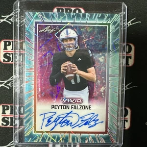 Fútbol americano Leaf Vivid 2025 Peyton Falzone verde azulado láser radiocontrol automático 9/10 #BA-PF1 castaño rojizo - Imagen 1 de 2