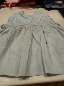 Baby WEISS/BLAU GESTREIFTES KLEID 6 - 12 MONATE HINTEN ZUM BINDEN ANGESCHNITTENE ÄRMEL - Bild 1 von 4