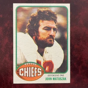 1976 Topps Set JOHN MATUSZAK #403 KANSAS CITY CHIEFS - NR-MINT *HIGH GRADE* - Picture 1 of 2