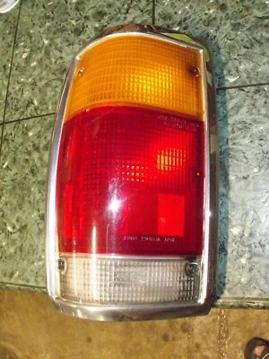 Conjunto de luz trasera izquierda OEM 86-92 Mazda B2200 B2500 Koito 220-61470 L RL Foto 1 de 4