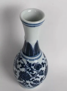 Chinese Antique Blue And White Porcelain Handmade Flower Vase - Picture 1 of 10