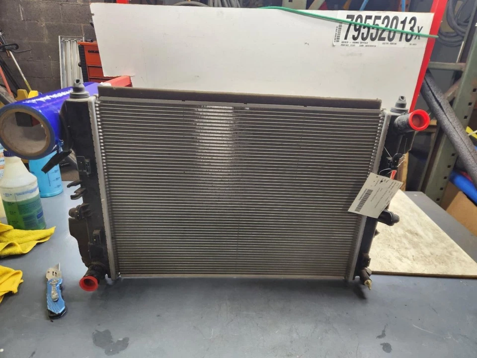 Radiador compatible con 16-23 MAZDA MX-5 MIATA 764420 Foto 1 de 4