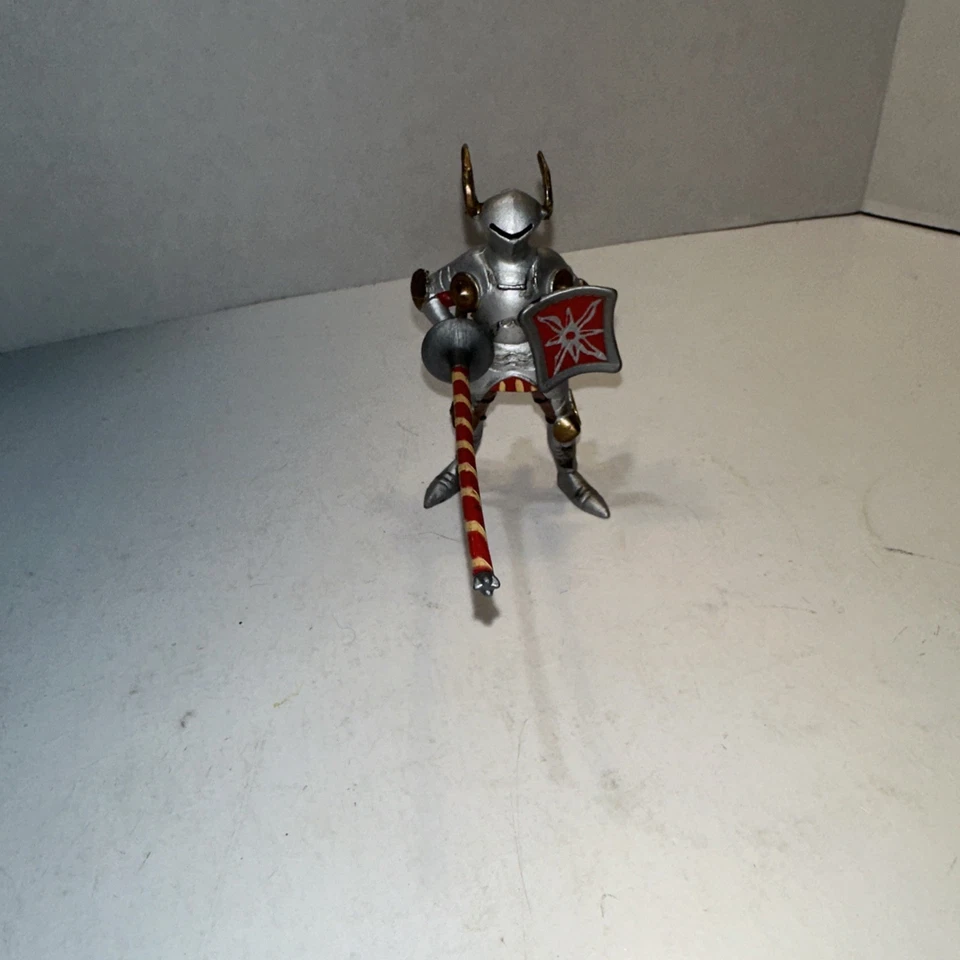 2001 Papo Castles and Knights Series 2001 Jousting Knight Medieval Red & Gold Foto 1 de 4