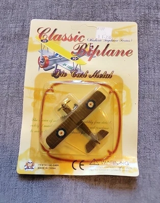 压铸双翼飞机玩具模型-历史经典双平面收藏品 — 第 1/3 张图片