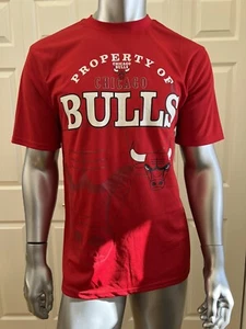 NWT Chicago Bulls NBA U Shirt Mens Medium Red Graphic Red Shirt 100 Polyester - Picture 1 of 12