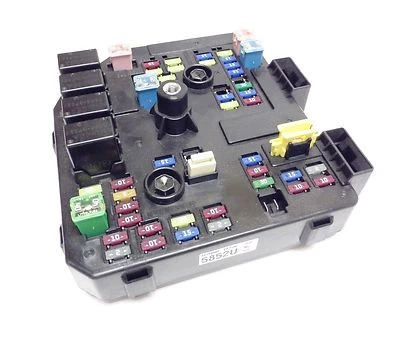 2012 2013 2014 Chevrolet Captiva Main Wiring Junction Fuse Block 22745852 Foto 1 de 4