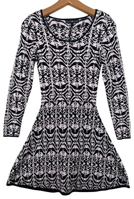 Vestido Suéter Derek Corazón Talla S Negro Geométrico Largo SLV Nórdico Clásico Acogedor Cómodo Foto 1 de 4