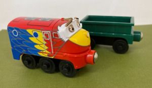 TOMY - Chuggington - Parrot Wilson & Carriage - Wooden Train Set