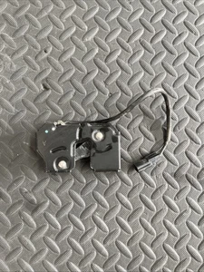 OEM GENUINE NISSAN 370Z PASSENGER SIDE HOOD LATCH LOCK ASSEMBLY - Bild 1 von 6