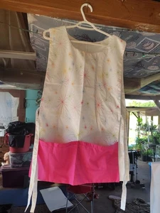 New Full Apron Over the Head Tie Back Sides Handmade/Stitched 2 Big Pink Pockets - Picture 1 of 3