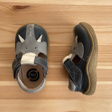 LIVIE & LUCA Gray Elephant Shoes Size 5 Toddler
