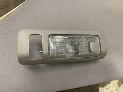 Luz de lectura interior techo trasero derecho Lexus GS300 GS400 1998-2005 Foto 1 de 4