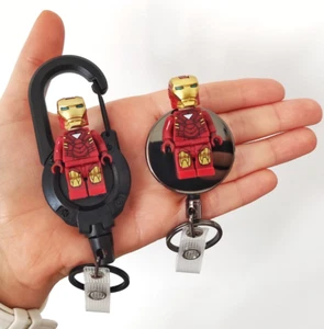 Llavero minifigura de superhéroe de hierro - Carrete de insignia retráctil con clip de mosquetón - Imagen 1 de 20