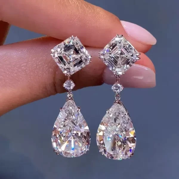 Pendientes colgantes de diamantes creados en laboratorio con corte de pera de 23 quilates enchapados en oro blanco de 14 quilates en plata Foto 1 de 4