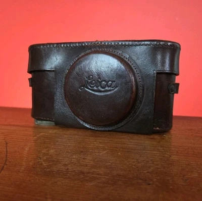 Funda de cuero E.Leitz Leica Wetzlar para nariz corta con correas y tornillo base Foto 1 de 4