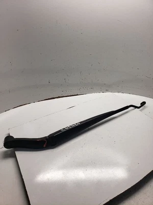 Brazo limpiaparabrisas trasero de vidrio usado se adapta a: Mazda 3 2011 grado A Foto 1 de 4