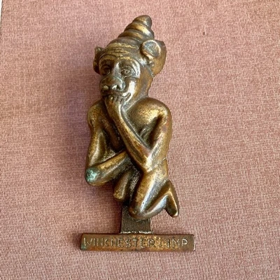 Llamador de puerta Winchester Imp de latón antiguo folclore, metal de rescate recuperado Reino Unido Foto 1 de 4